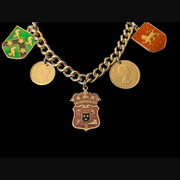 Gold Tone International Coin And Crest Charm Bracelet Size 7 - Picture 2 of 7